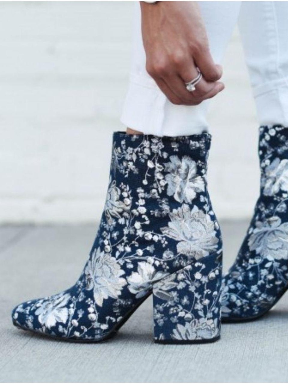 MERONA Women’s Arie Brocade Booties Size 7.5 Dark Blue & Silver